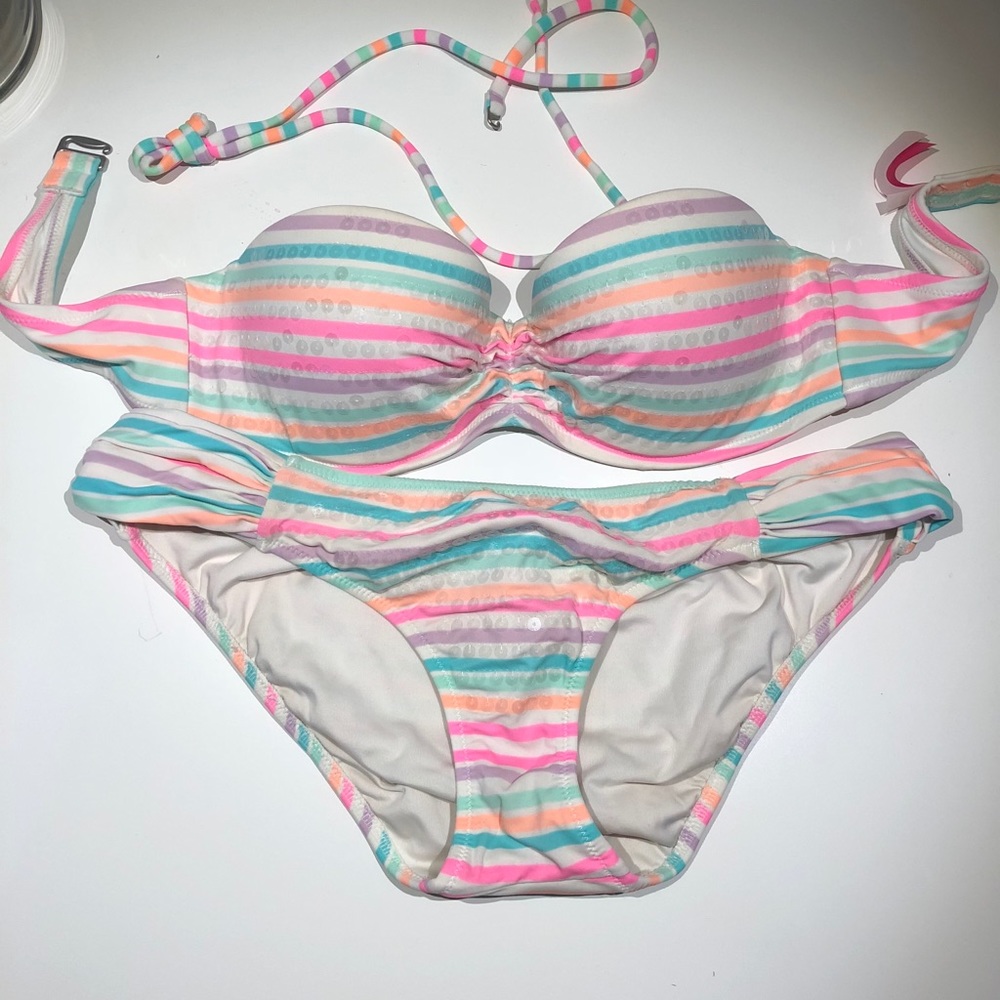 Victoria’s Secret bikini 34B